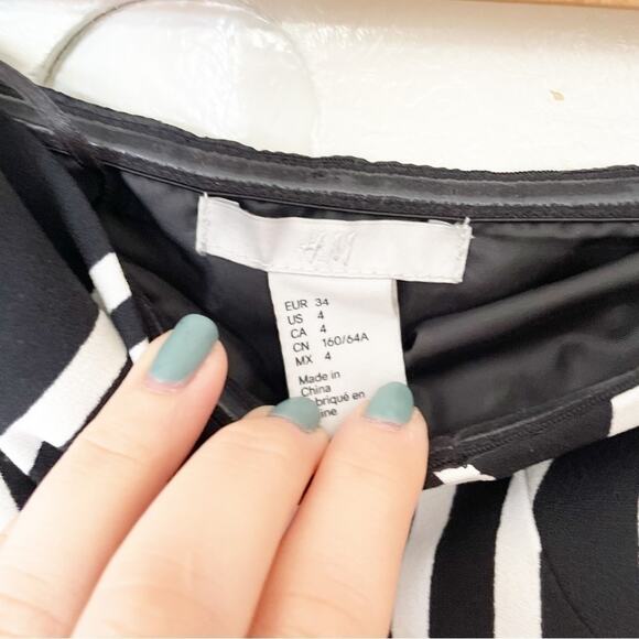 H&M Black White Stripe Strapless Wide Leg Cropped Jumpsuit One-Piece Size 4 - Picture 6 of 7